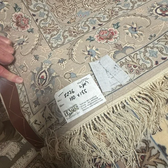 Elegant authentic  Persian Rugs - Picture 5 of 12